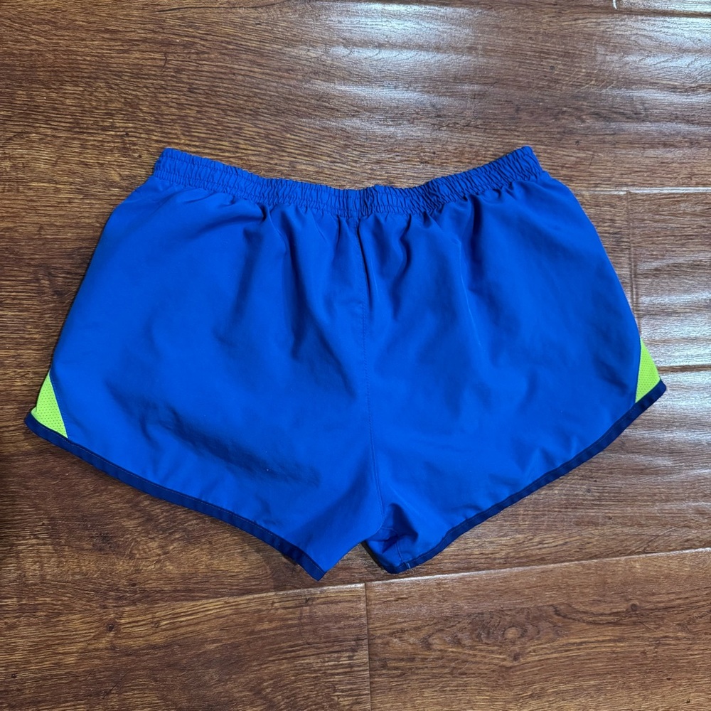 Nike Women’s Shorts,Medium - Picture 4 of 4